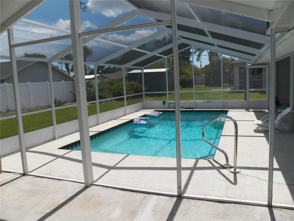 For Rent: $2,500 (3 beds, 2 baths, 2044 Square Feet)