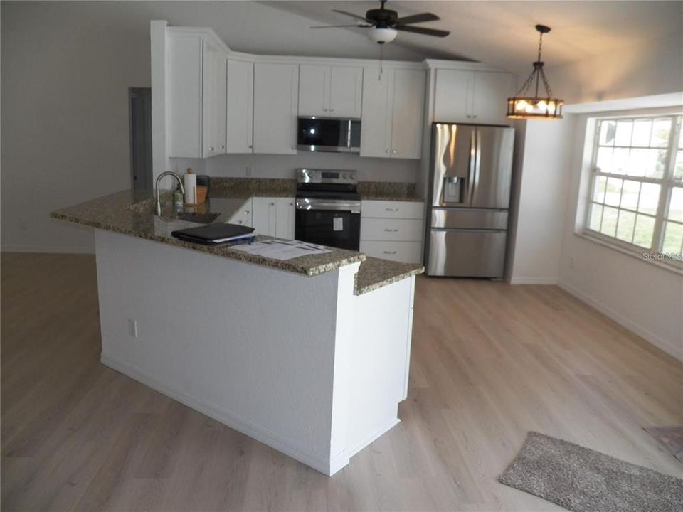 For Rent: $2,500 (3 beds, 2 baths, 2044 Square Feet)