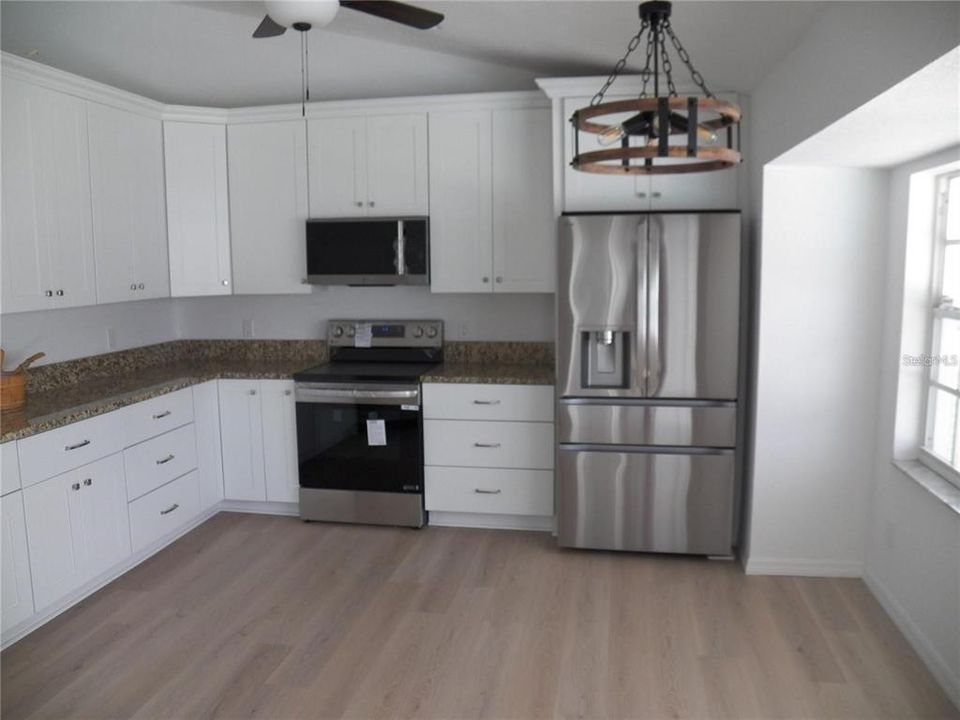 For Rent: $2,500 (3 beds, 2 baths, 2044 Square Feet)