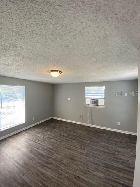 В аренду: $1,895 (3 спален, 1 ванн, 1896 Квадратных фут)