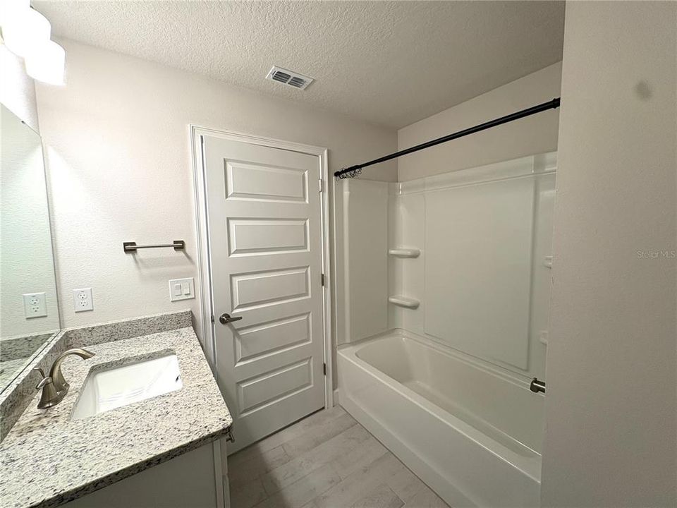 For Rent: $2,095 (3 beds, 2 baths, 1418 Square Feet)