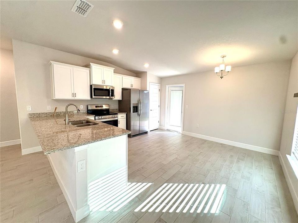 For Rent: $2,095 (3 beds, 2 baths, 1418 Square Feet)