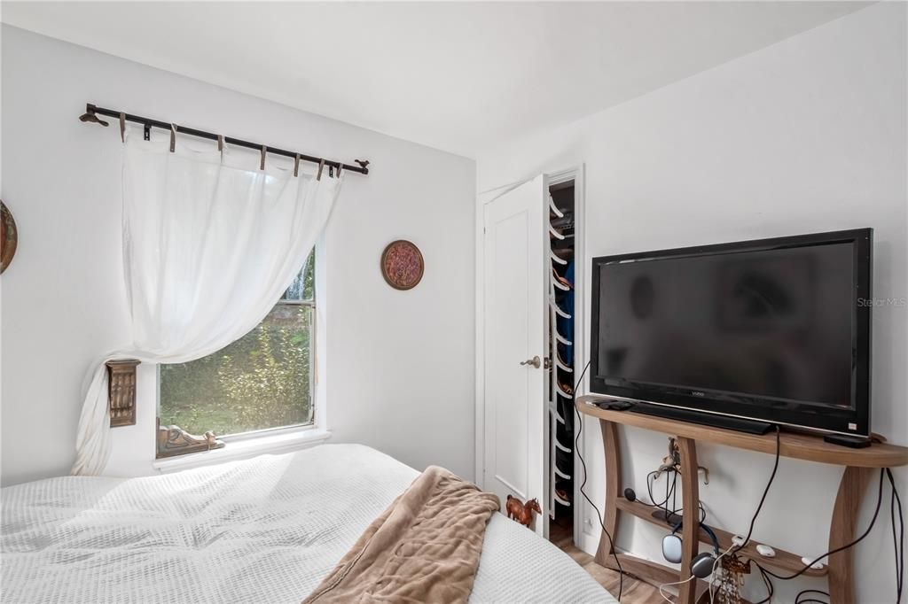 For Sale: $450,000 (3 beds, 2 baths, 1364 Square Feet)