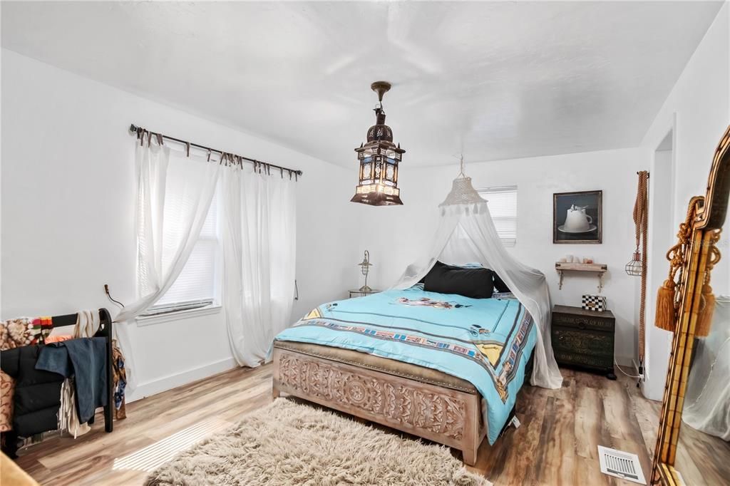 For Sale: $450,000 (3 beds, 2 baths, 1364 Square Feet)