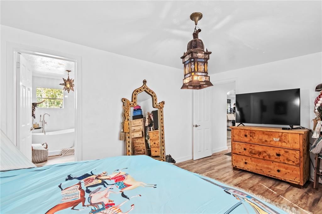 For Sale: $450,000 (3 beds, 2 baths, 1364 Square Feet)