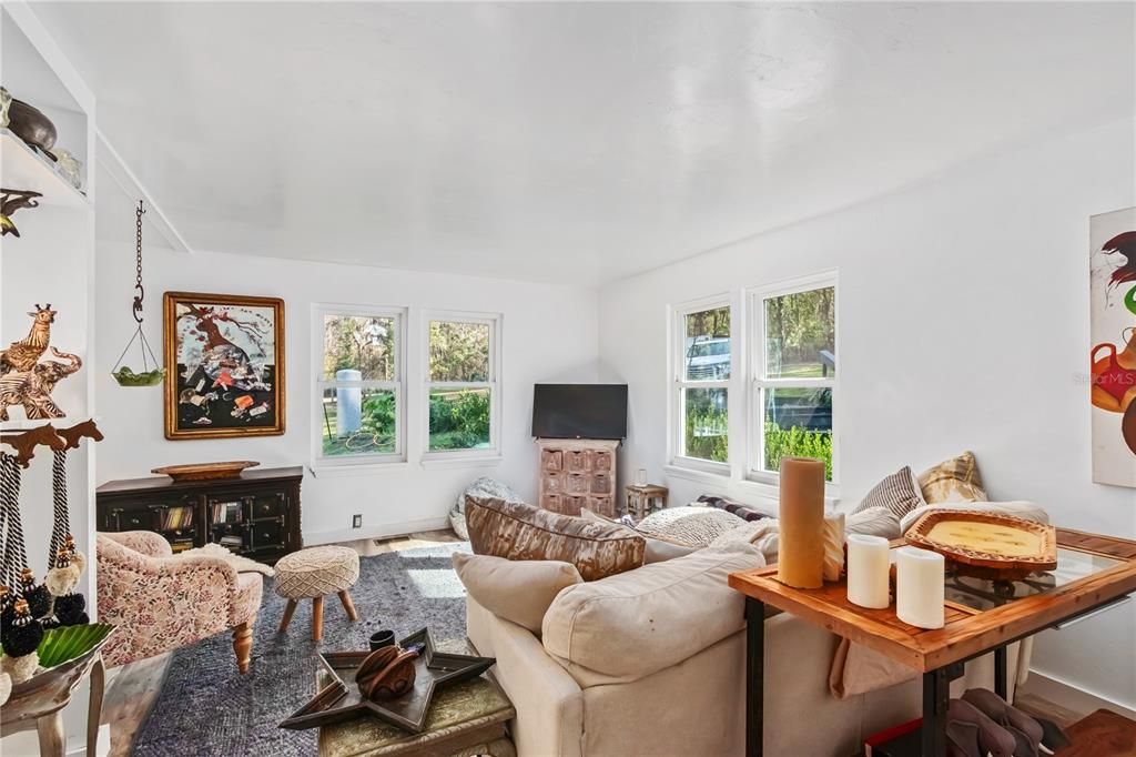 For Sale: $450,000 (3 beds, 2 baths, 1364 Square Feet)