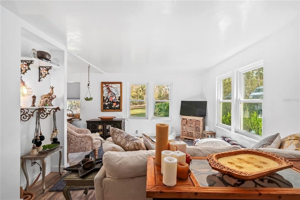 For Sale: $450,000 (3 beds, 2 baths, 1364 Square Feet)