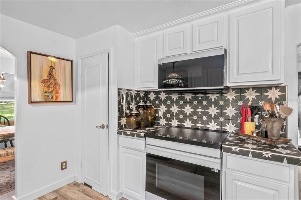 For Sale: $450,000 (3 beds, 2 baths, 1364 Square Feet)