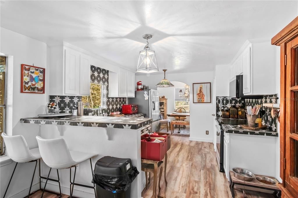 For Sale: $450,000 (3 beds, 2 baths, 1364 Square Feet)