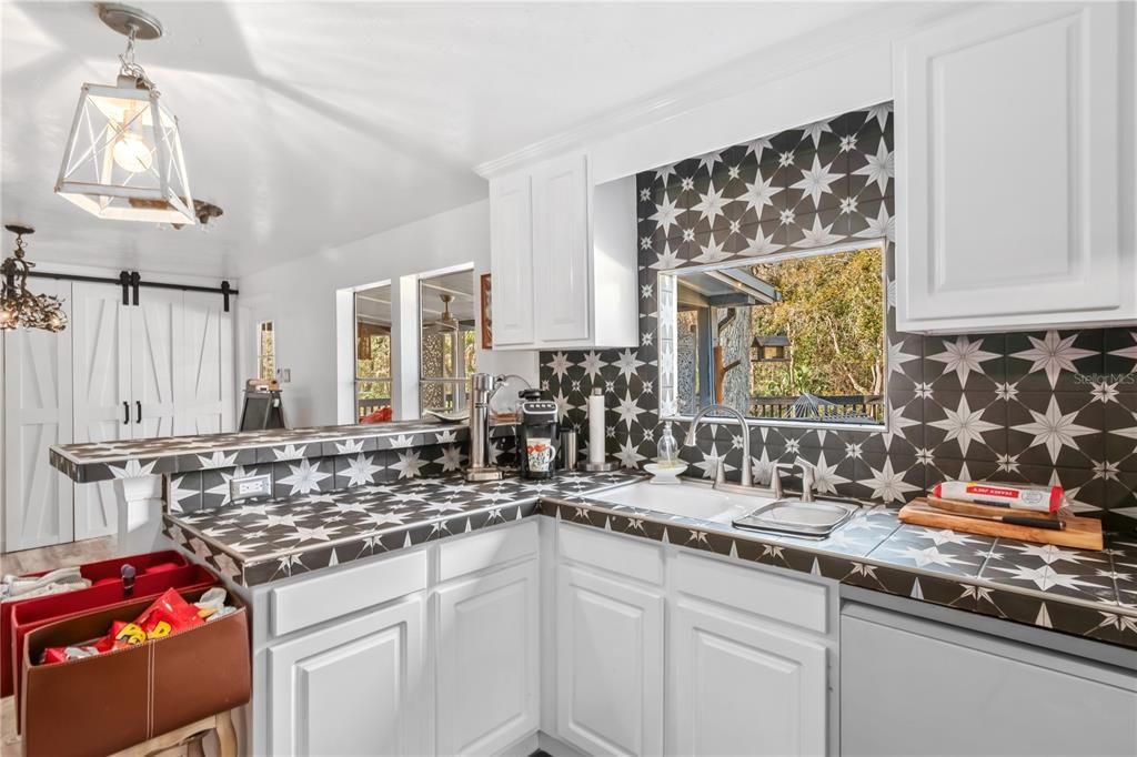 For Sale: $450,000 (3 beds, 2 baths, 1364 Square Feet)