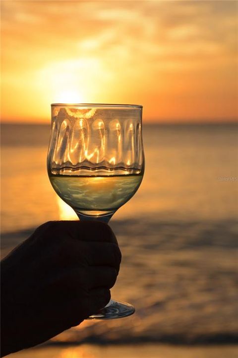 For Sale: $550,000 (2 beds, 2 baths, 1200 Square Feet)