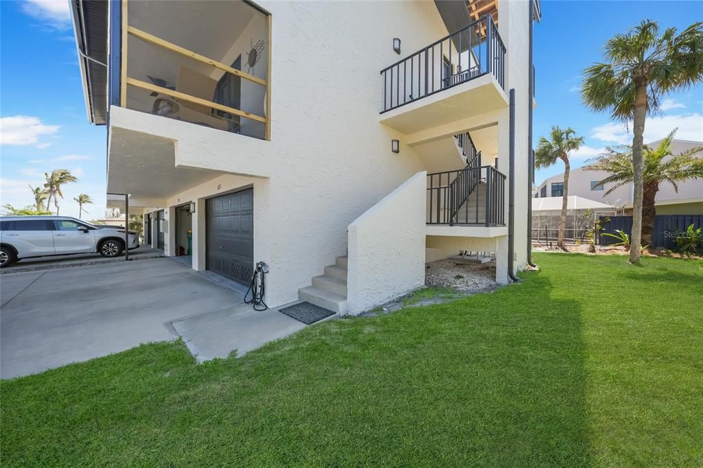 For Sale: $550,000 (2 beds, 2 baths, 1200 Square Feet)