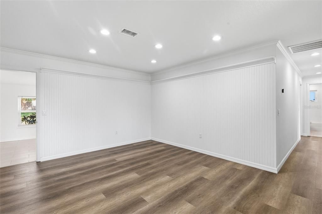 Activo con contrato: $399,000 (4 camas, 2 baños, 2082 Pies cuadrados)