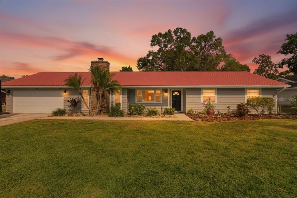 Activo con contrato: $399,000 (4 camas, 2 baños, 2082 Pies cuadrados)