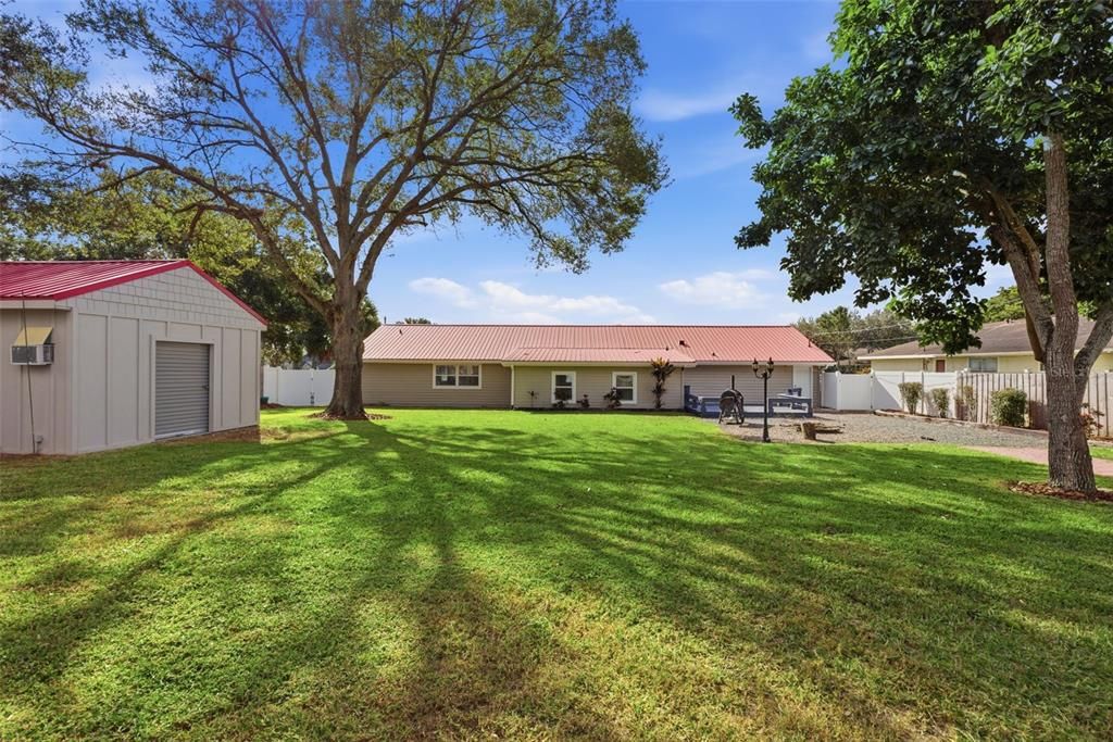 Activo con contrato: $399,000 (4 camas, 2 baños, 2082 Pies cuadrados)