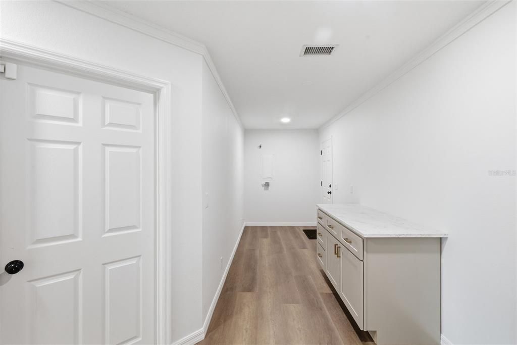 Activo con contrato: $399,000 (4 camas, 2 baños, 2082 Pies cuadrados)