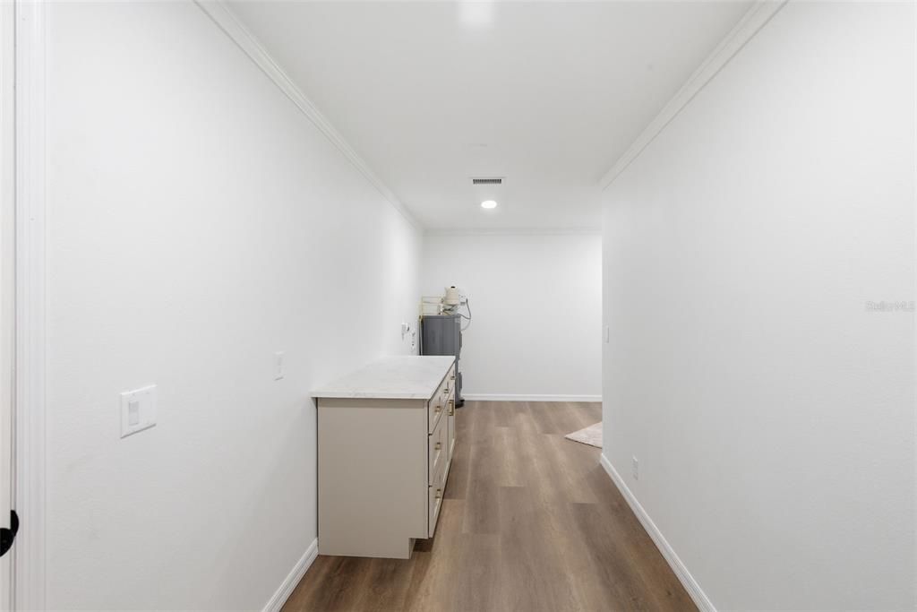Activo con contrato: $399,000 (4 camas, 2 baños, 2082 Pies cuadrados)