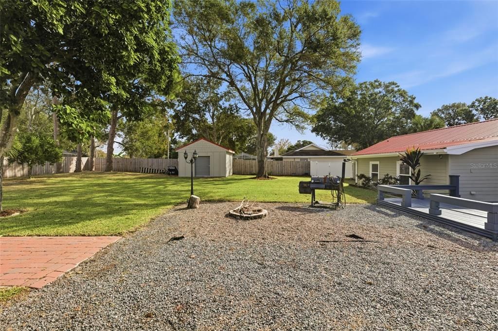 Activo con contrato: $399,000 (4 camas, 2 baños, 2082 Pies cuadrados)