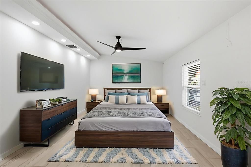 Activo con contrato: $399,000 (4 camas, 2 baños, 2082 Pies cuadrados)