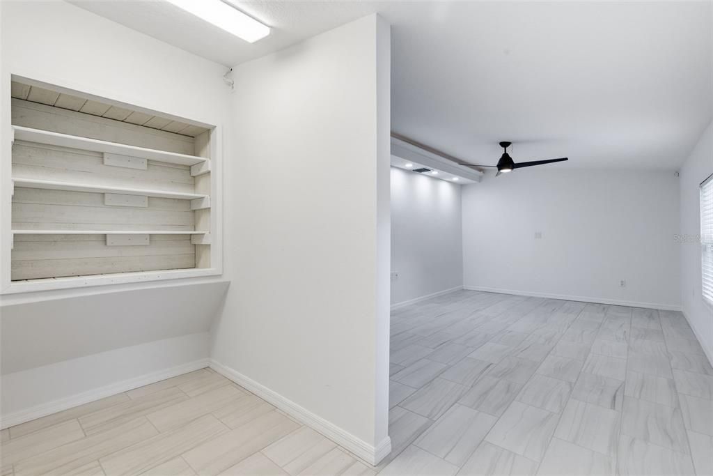 Activo con contrato: $399,000 (4 camas, 2 baños, 2082 Pies cuadrados)