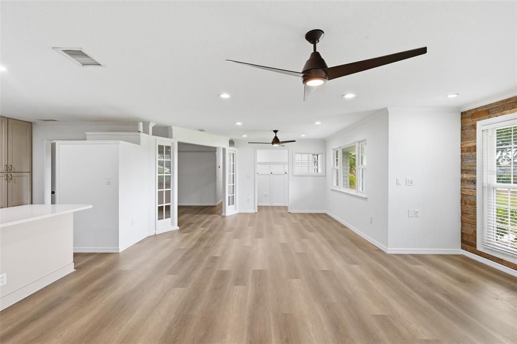 Activo con contrato: $399,000 (4 camas, 2 baños, 2082 Pies cuadrados)