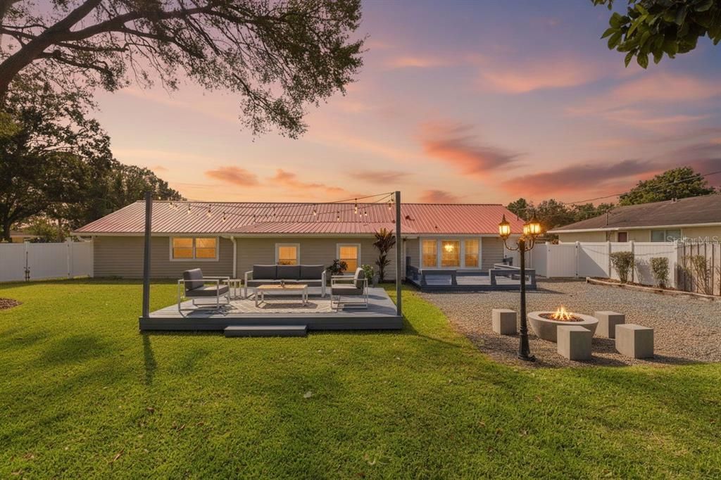 Activo con contrato: $399,000 (4 camas, 2 baños, 2082 Pies cuadrados)