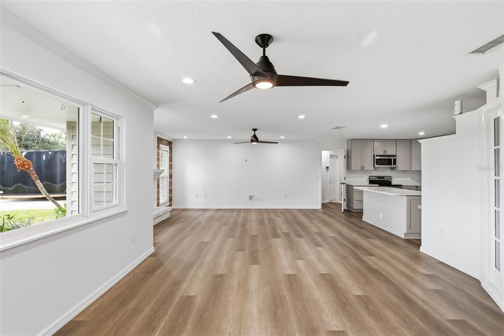 Activo con contrato: $399,000 (4 camas, 2 baños, 2082 Pies cuadrados)