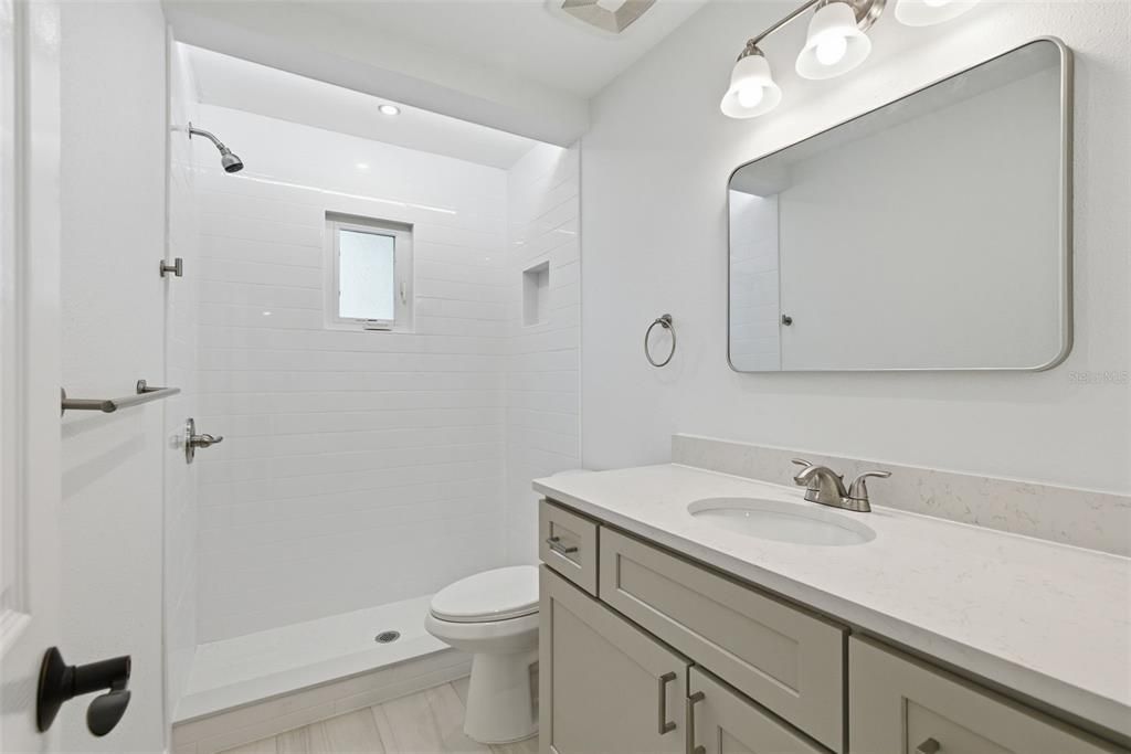 Activo con contrato: $399,000 (4 camas, 2 baños, 2082 Pies cuadrados)