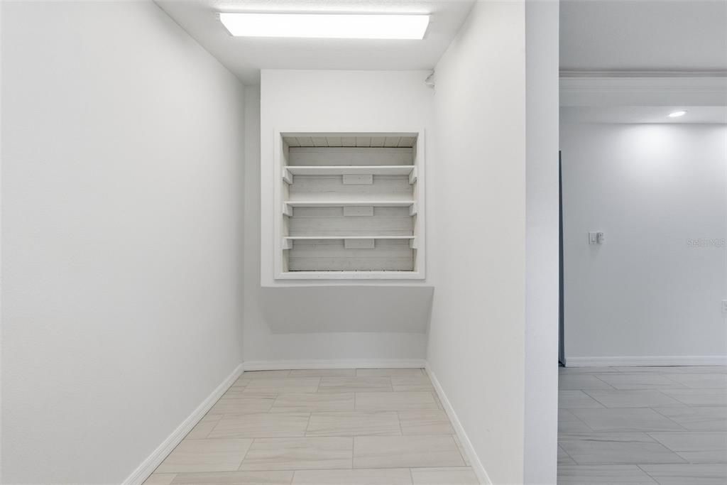 Activo con contrato: $399,000 (4 camas, 2 baños, 2082 Pies cuadrados)