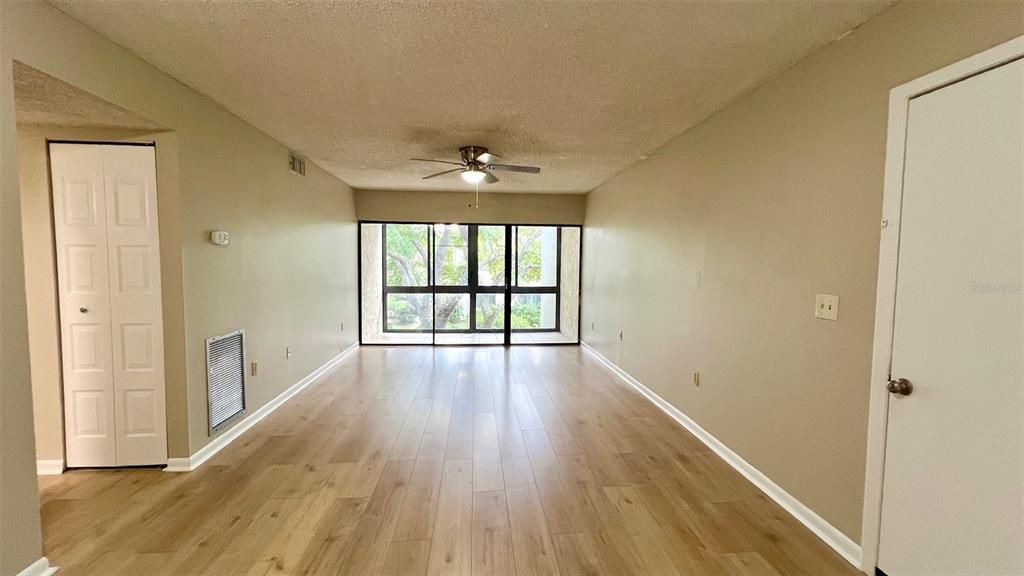 待售: $170,000 (2 贝兹, 2 浴室, 828 平方英尺)