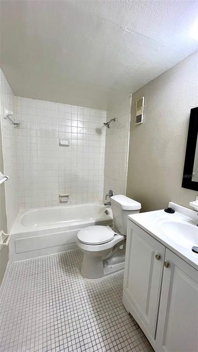 待售: $170,000 (2 贝兹, 2 浴室, 828 平方英尺)