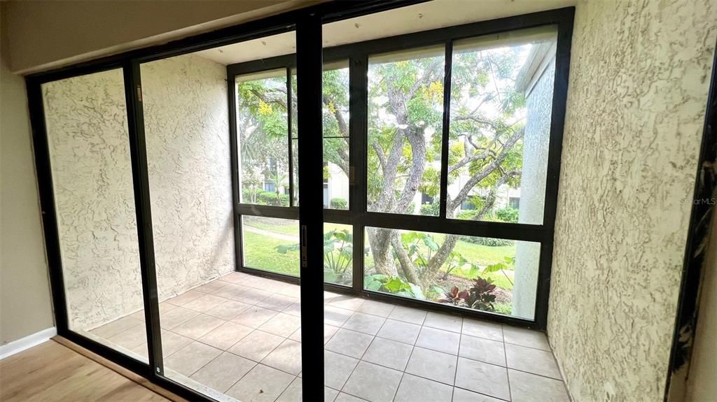 待售: $170,000 (2 贝兹, 2 浴室, 828 平方英尺)