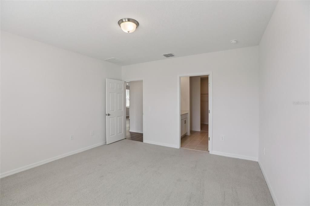 На продажу: $312,980 (4 спален, 2 ванн, 1607 Квадратных фут)