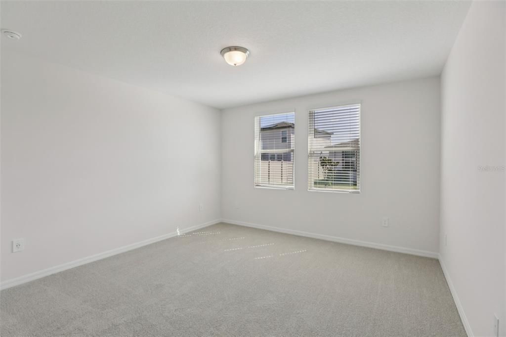 На продажу: $312,980 (4 спален, 2 ванн, 1607 Квадратных фут)