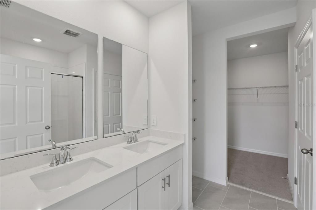 На продажу: $312,980 (4 спален, 2 ванн, 1607 Квадратных фут)