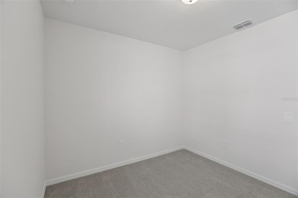 На продажу: $312,980 (4 спален, 2 ванн, 1607 Квадратных фут)