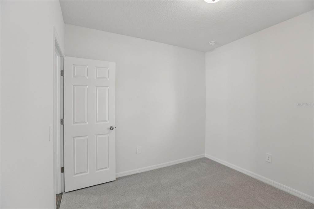 На продажу: $312,980 (4 спален, 2 ванн, 1607 Квадратных фут)