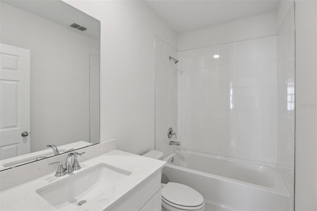 На продажу: $312,980 (4 спален, 2 ванн, 1607 Квадратных фут)