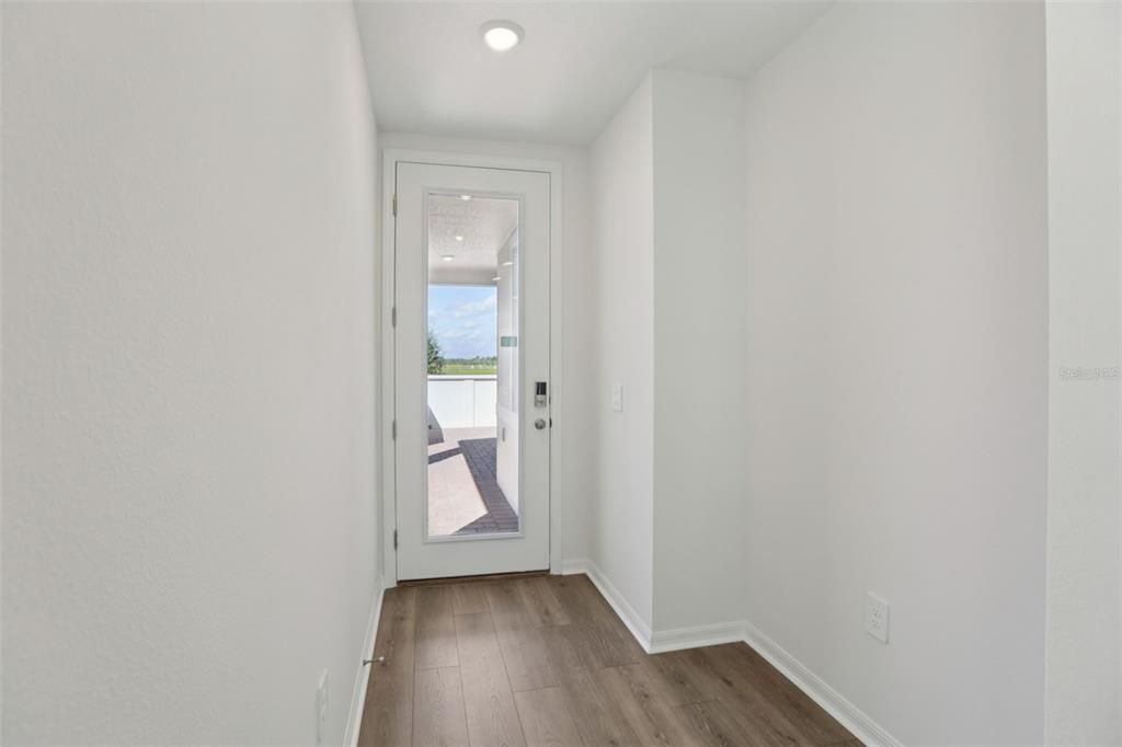 На продажу: $312,980 (4 спален, 2 ванн, 1607 Квадратных фут)