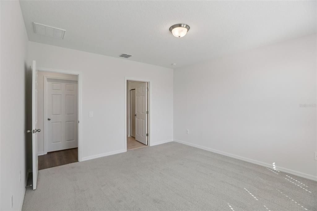 На продажу: $312,980 (4 спален, 2 ванн, 1607 Квадратных фут)