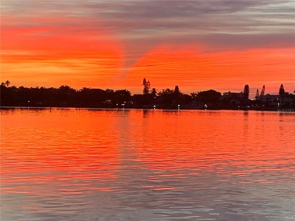 For Sale: $1,050,000 (3 beds, 2 baths, 1830 Square Feet)