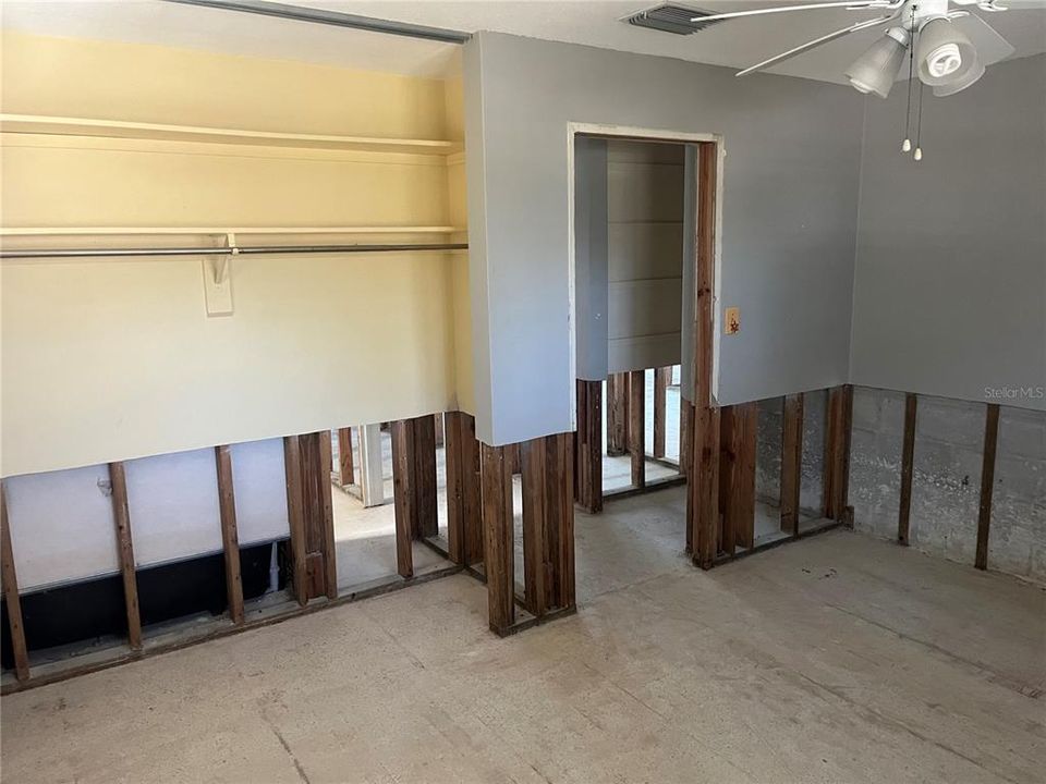 For Sale: $1,050,000 (3 beds, 2 baths, 1830 Square Feet)