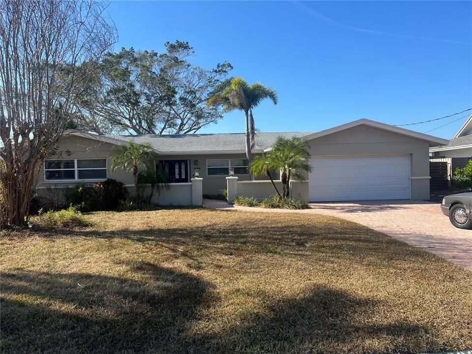 For Sale: $1,050,000 (3 beds, 2 baths, 1830 Square Feet)