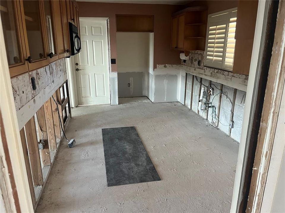 For Sale: $1,050,000 (3 beds, 2 baths, 1830 Square Feet)