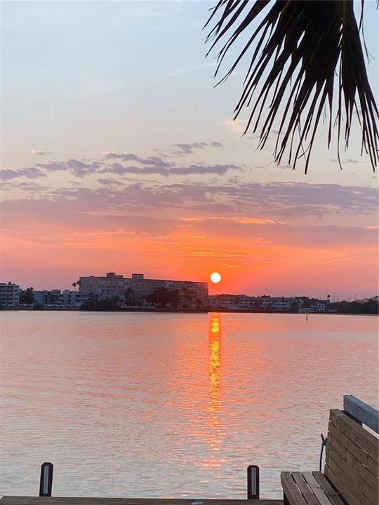 For Sale: $1,050,000 (3 beds, 2 baths, 1830 Square Feet)