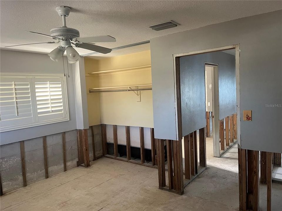 For Sale: $1,050,000 (3 beds, 2 baths, 1830 Square Feet)