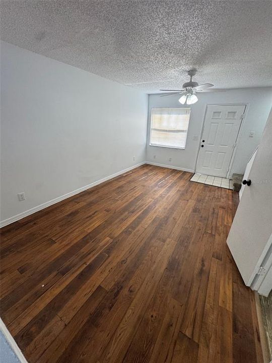 出租: $1,249 (2 贝兹, 1 浴室, 1020 平方英尺)