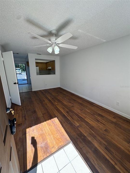 出租: $1,249 (2 贝兹, 1 浴室, 1020 平方英尺)