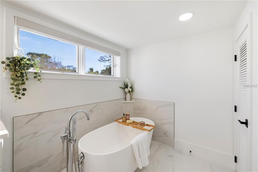 待售: $14,990,000 (6 贝兹, 5 浴室, 6468 平方英尺)