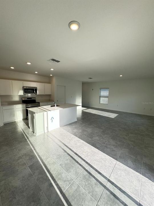 В аренду: $2,050 (4 спален, 2 ванн, 1933 Квадратных фут)